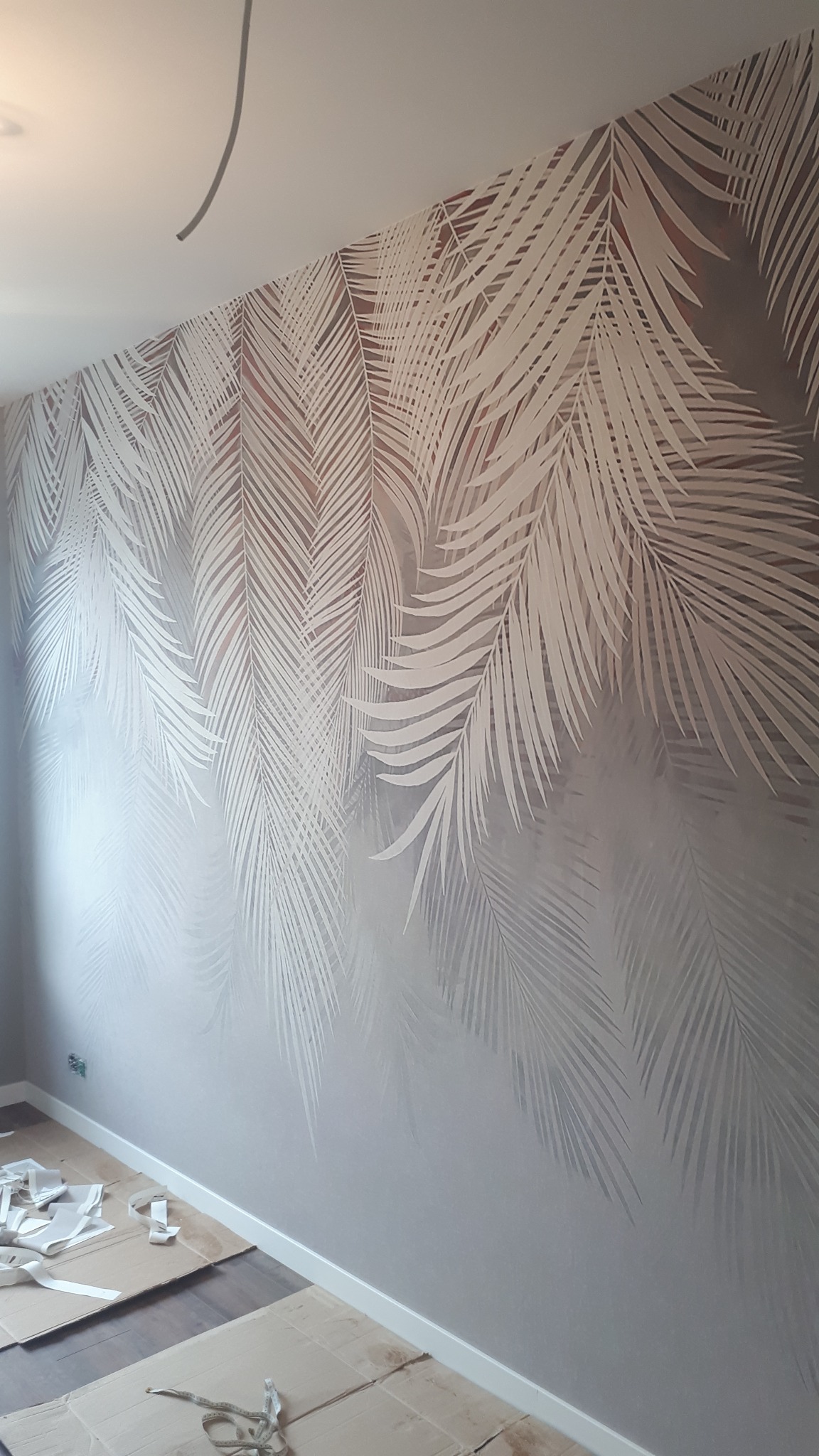 fototapeta na jednej ścianie w salonie