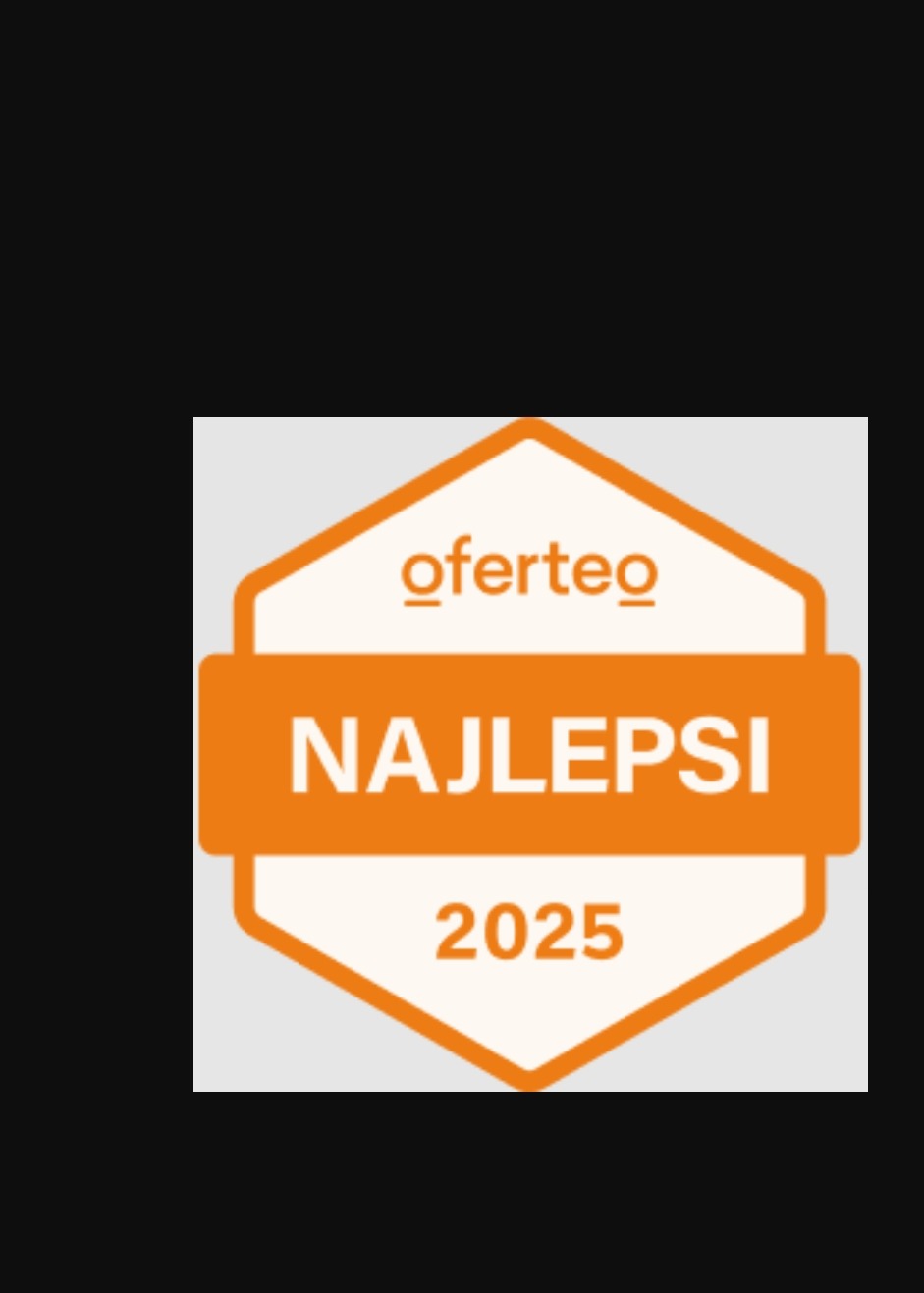 Pomarańczowa odznaka Oferteo.pl z napisem 'NAJLEPSI 2025' na szarym tle.