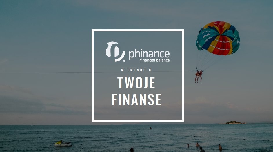 Logo firmy finansowej na tle morskiego krajobrazu z parasailingiem i skuterem wodnym.