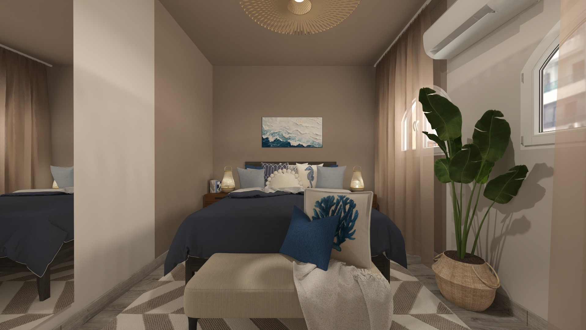 Sypialnia w stylu nadmorskim z łóżkiem w granatowej pościeli, obrazem z motywem fal na ścianie i rośliną doniczkową w koszu wiklinowym, oświetlona lampą sufitową z plecionki.