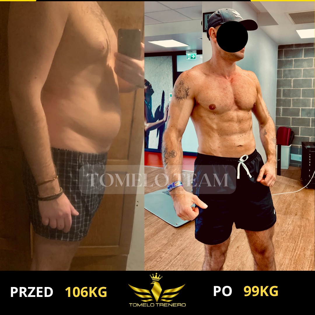 Mężczyzna przed i po metamorfozie sylwetki, widoczne zmiany w wadze i budowie ciała, na prawym zdjęciu widoczne tatuaże na ramionach i logo firmy w tle