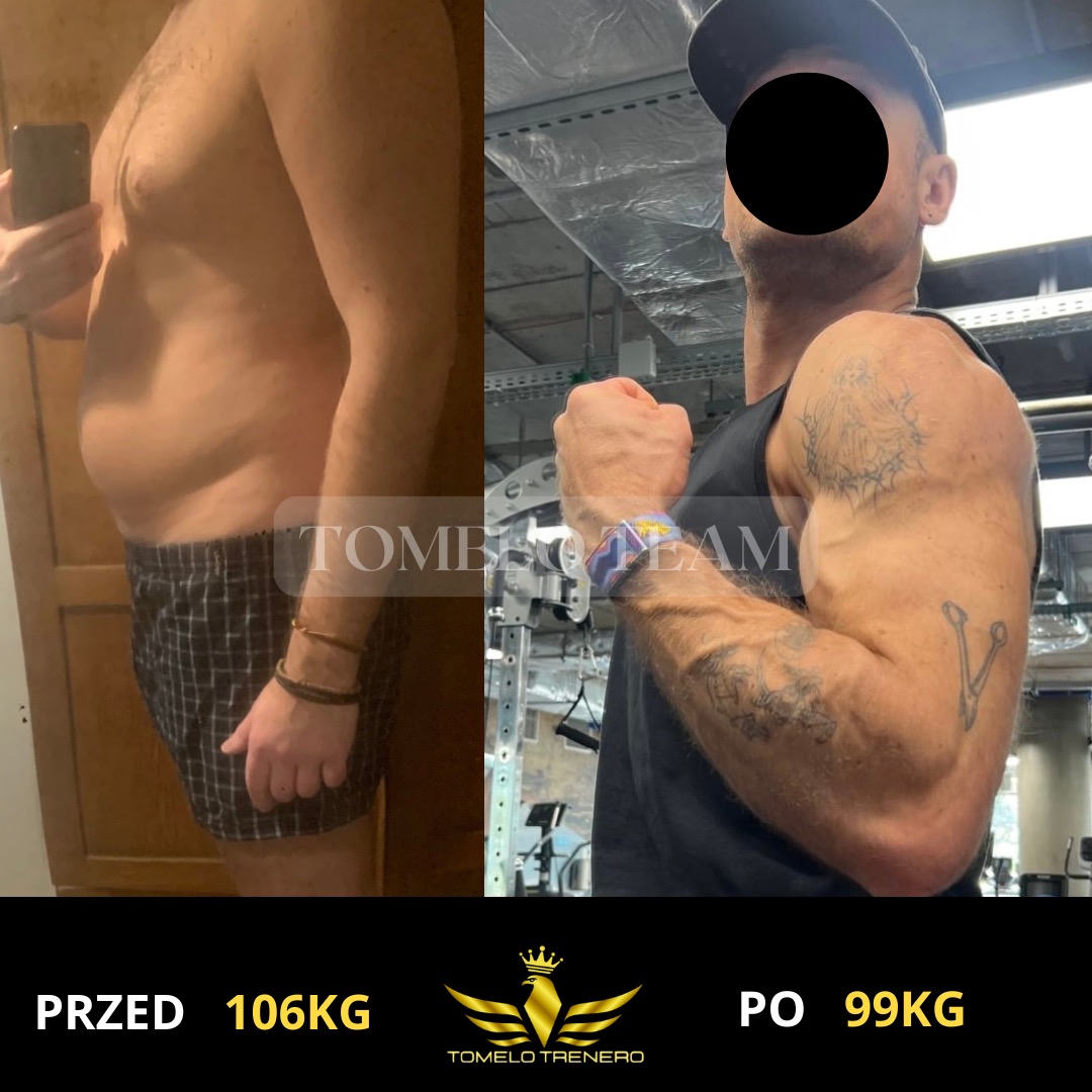Mężczyzna, widok z boku, porównanie sylwetki przed (106kg) i po (99kg) treningu, widoczne zmiany w muskulaturze ramion, tatuaże na ramionach, ujęcie w siłowni.