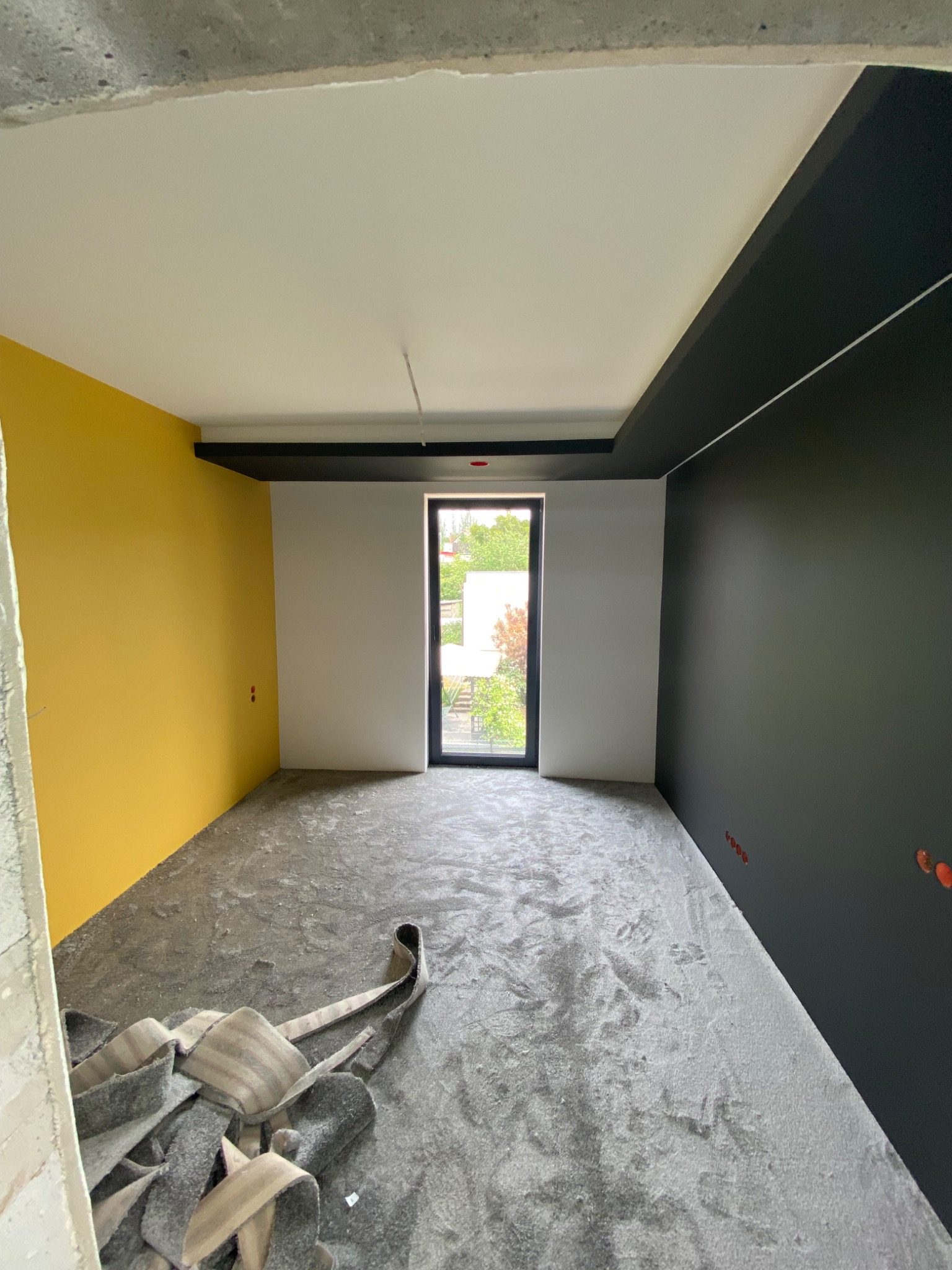 Malowanie oraz układanie wykładziny