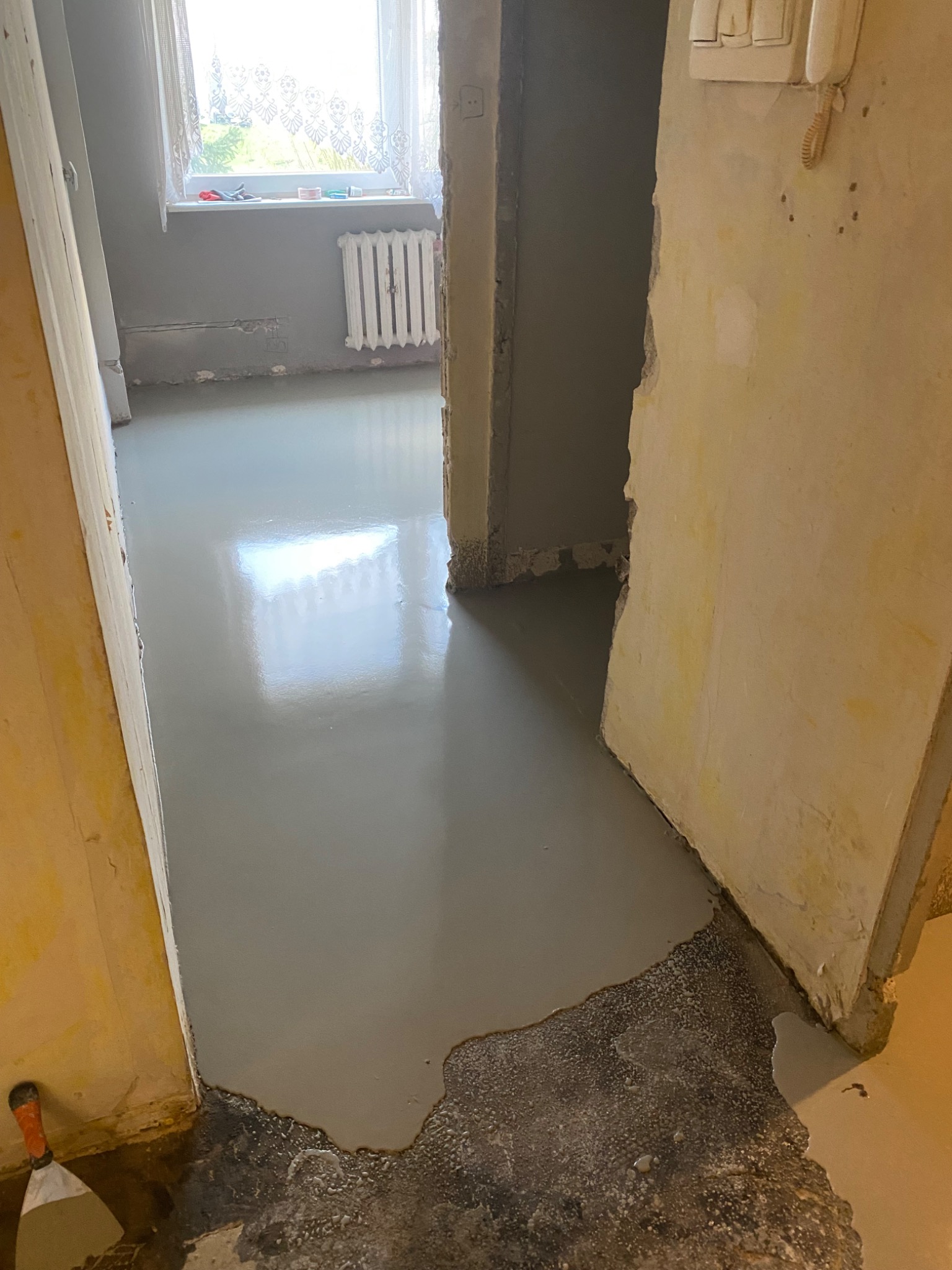 Wylewki samopoziomujące pod płytki