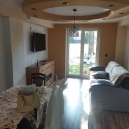 Wykonanie salonu podwieszana zabudowa z płyty karton gips, układanie paneli gładzie malowanie