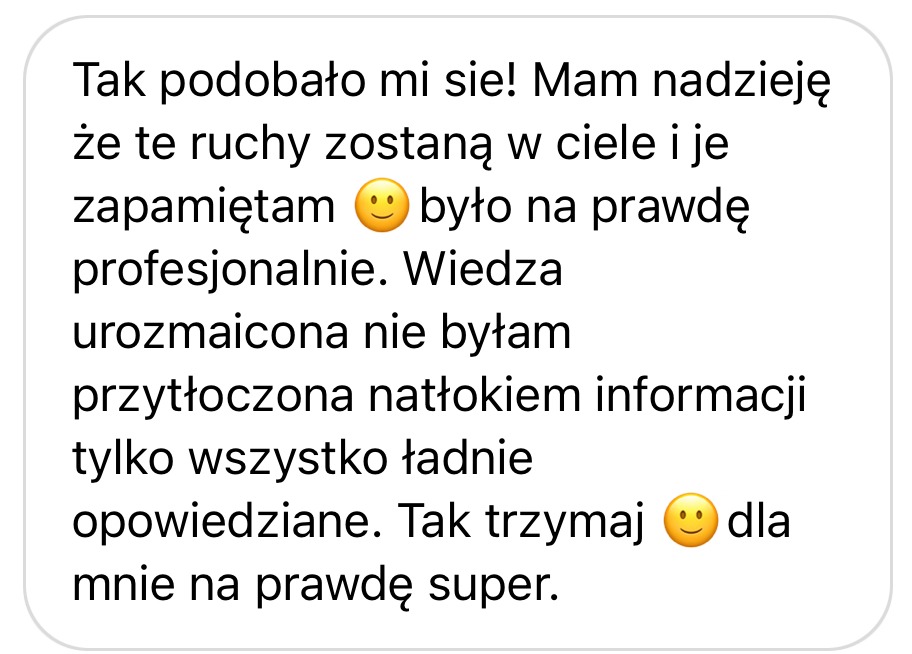 Zrzut ekranu wiadomości tekstowej z pozytywną opinią klienta dotyczącą profesjonalizmu i wiedzy, z emoji uśmiechu.