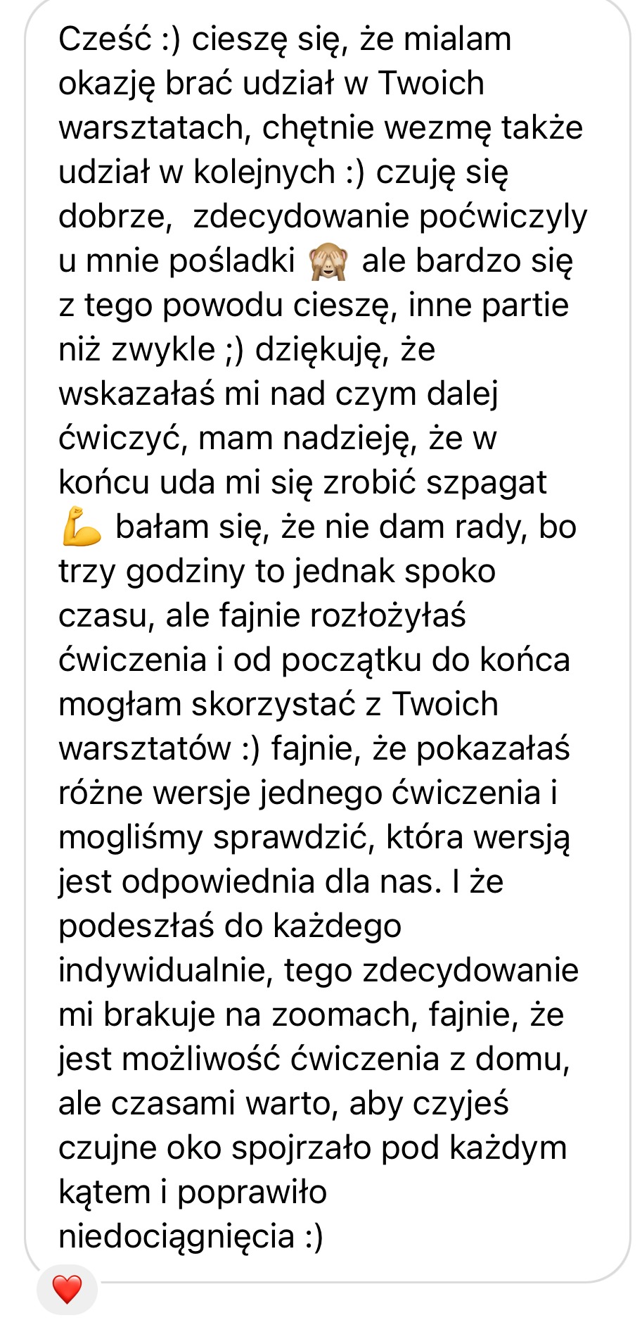 Zrzut ekranu wiadomości z pozytywną opinią o warsztatach, wspominający ćwiczenia, szpagat i indywidualne podejście trenera.