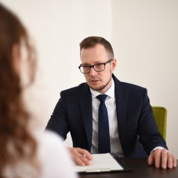 Prowadzenie rozmów to nasza codzienność. Czasem w ramach procesów rekrutacyjnych, działań rozwojowych, a czasem podczas rozmów feedbackowych. 