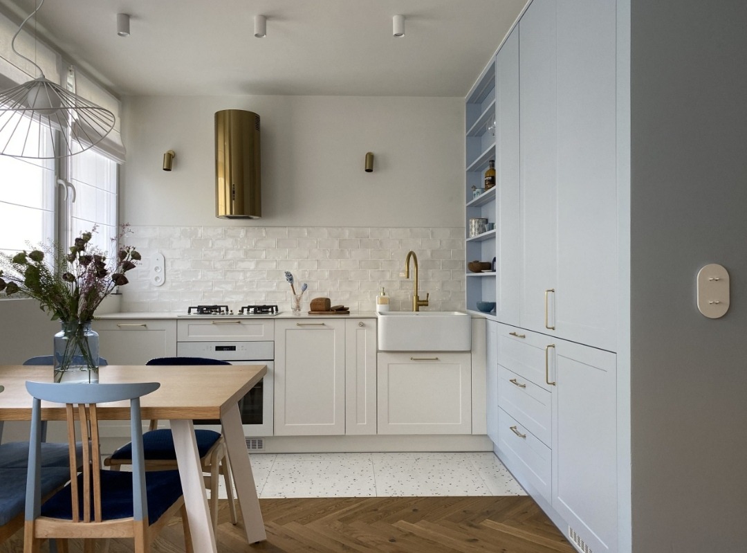 Kuchnia w pastelowych kolorach.