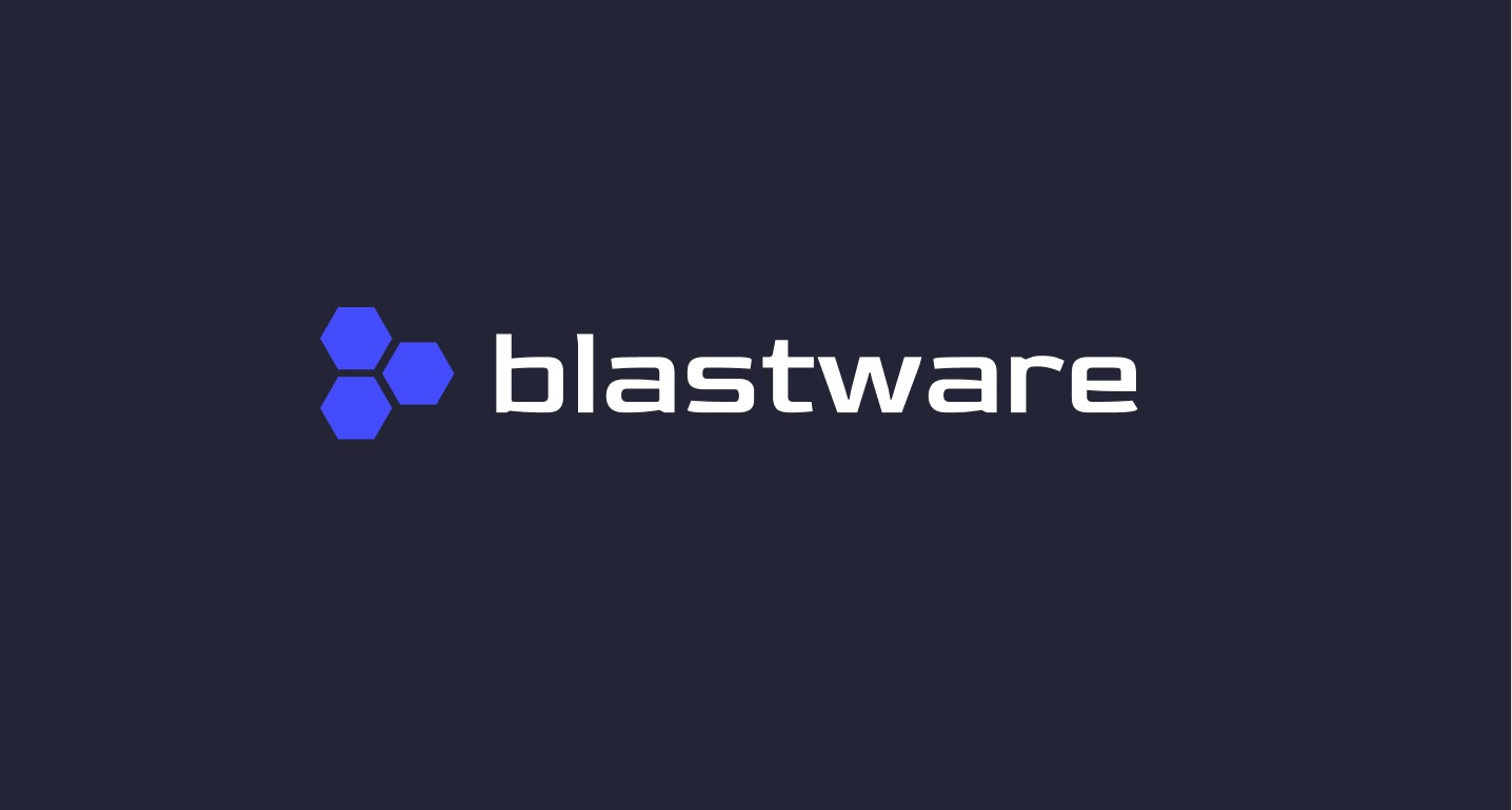Logo firmy Blastware: trzy niebieskie sześciokąty ułożone w trójkąt obok nazwy firmy w kolorze białym na ciemnogranatowym tle.