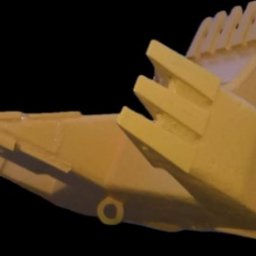 TFS Łukasz Drążek - Żółty osprzęt do maszyny budowlanej na czarnym tle. Widoczne zęby i mocowania, sugerujące zastosowanie w koparce lub innym sprzęcie do robót ziemnych.