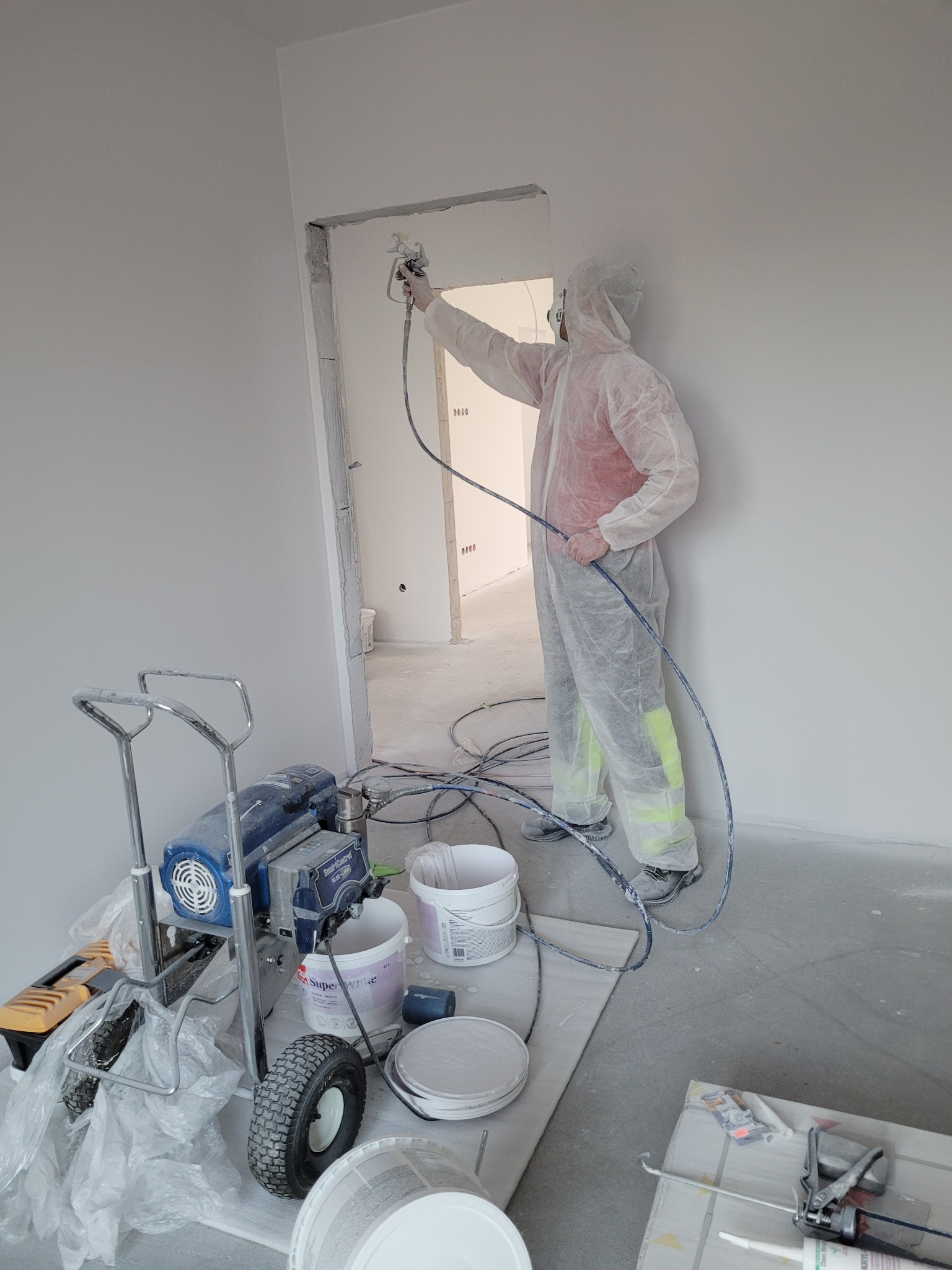 Malowanie i gładzie natryskowo