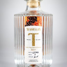 Dark Chocolate & Orange Vodka - to wódka stworzona za pomocą technik rodem z laboratorium. Wódka ta w smaku przypomni nam chwile, kiedy to jedliśmy słynne biszkopty z czekoladą i pomarańczową galaretką w środku. Po prostu delicje!