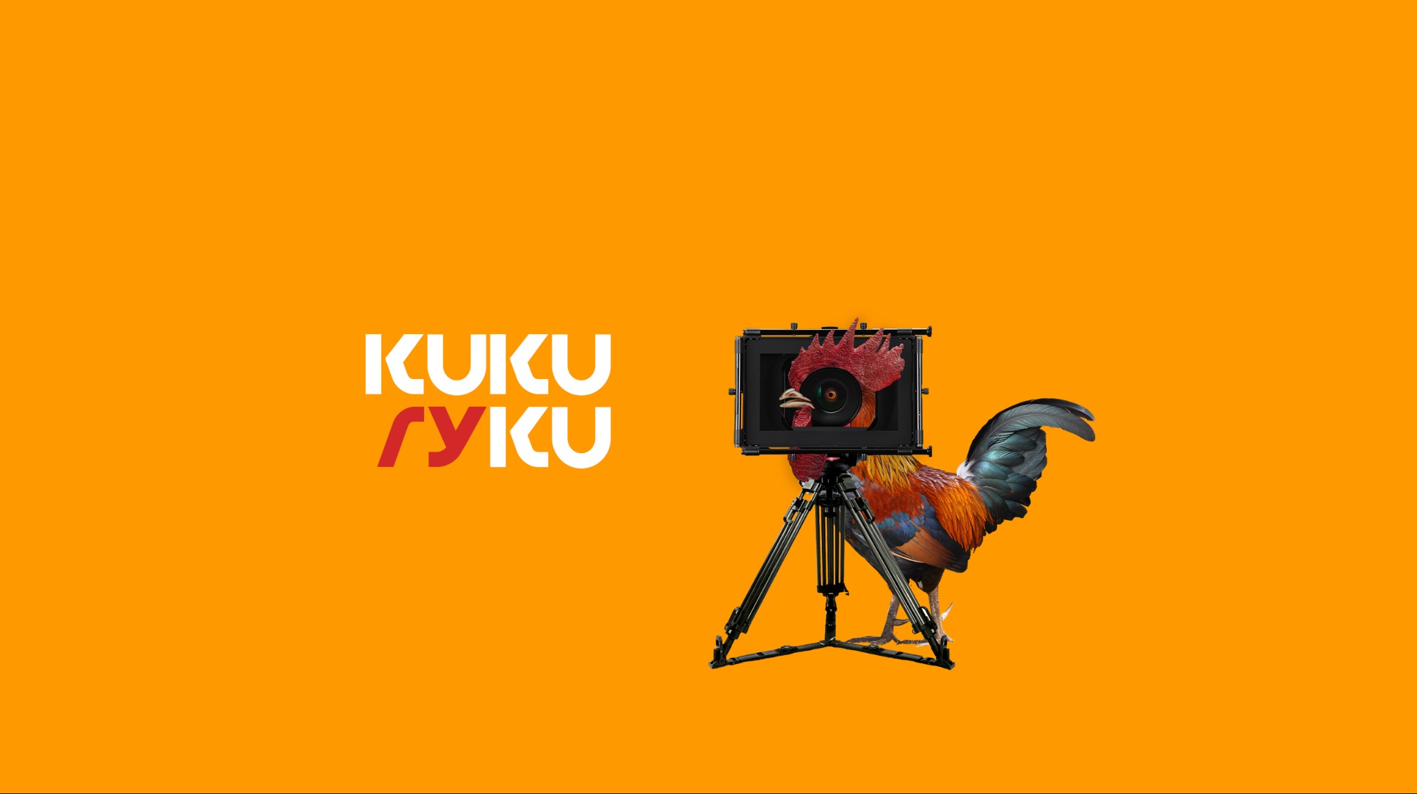 Kreatywne logo: Kogut z kamerą zamiast głowy, stojący na trójnogu, obok nazwa firmy KUKU na pomarańczowym tle.