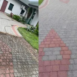 Por&oacute;wnanie stanu kostki brukowej przed i po czyszczeniu: po lewej stronie zabrudzona, po prawej świeżo umyta, z widocznym zarysem domu i ogrodu w tle.