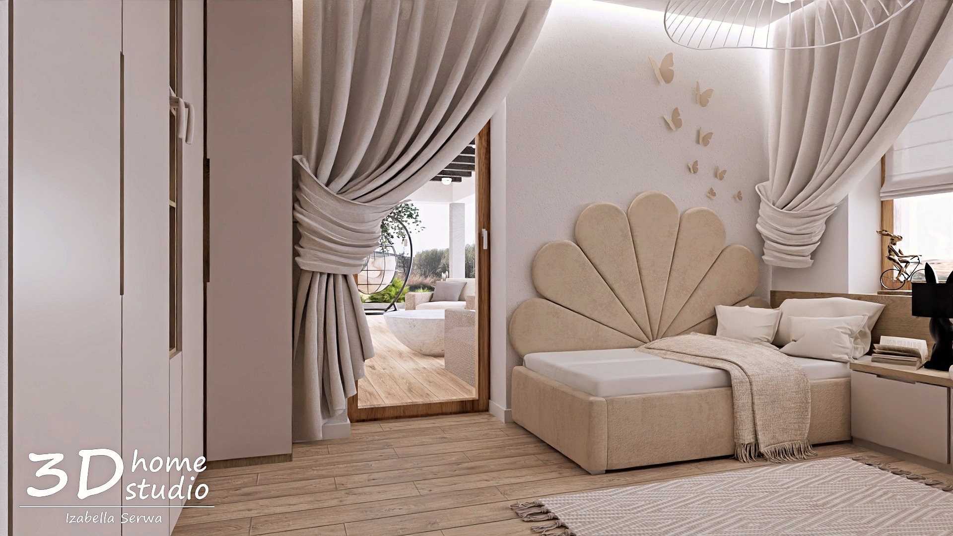 Beżowa sypialnia z łóżkiem z wezgłowiem w kształcie muszli, zasłony upięte w dekoracyjne węzły, widok na taras z wiszącym fotelem i stolikiem kawowym.
