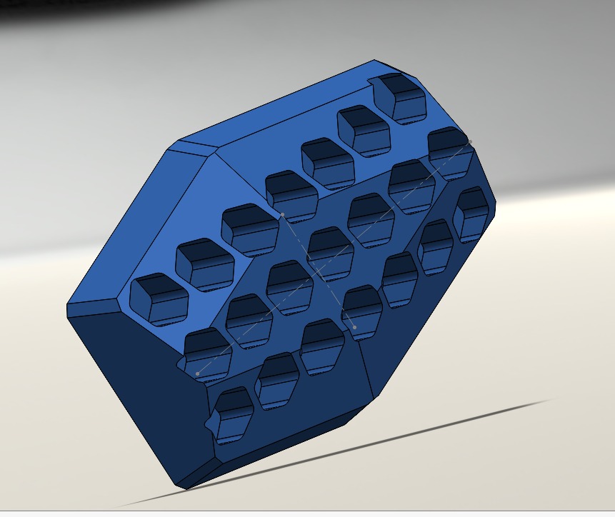 Niebieski model 3D z regularnym wzorem wgłębień w kształcie zaokrąglonych sześcioboków, widoczne linie pomocnicze siatki modelu.