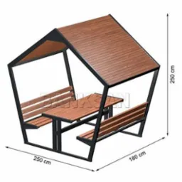 Wizualizacja 3D nowoczesnej altany z drewnianym dachem i siedziskami, czarna metalowa konstrukcja, wymiary zaznaczone na białym tle.