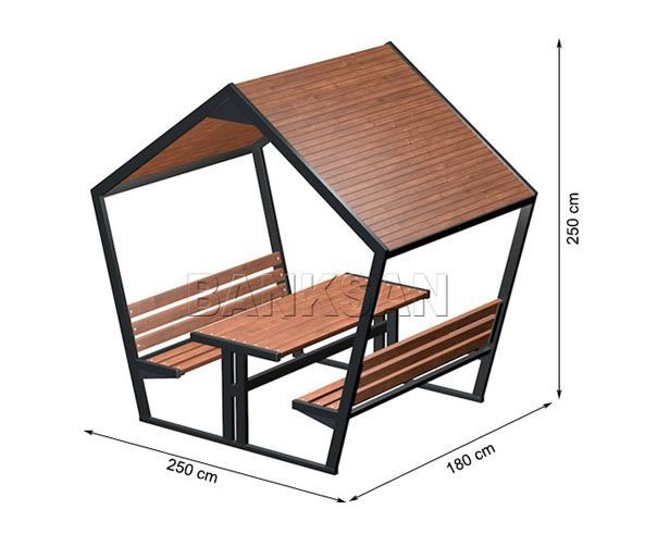 Wizualizacja 3D nowoczesnej altany z drewnianym dachem i siedziskami, czarna metalowa konstrukcja, wymiary zaznaczone na białym tle.