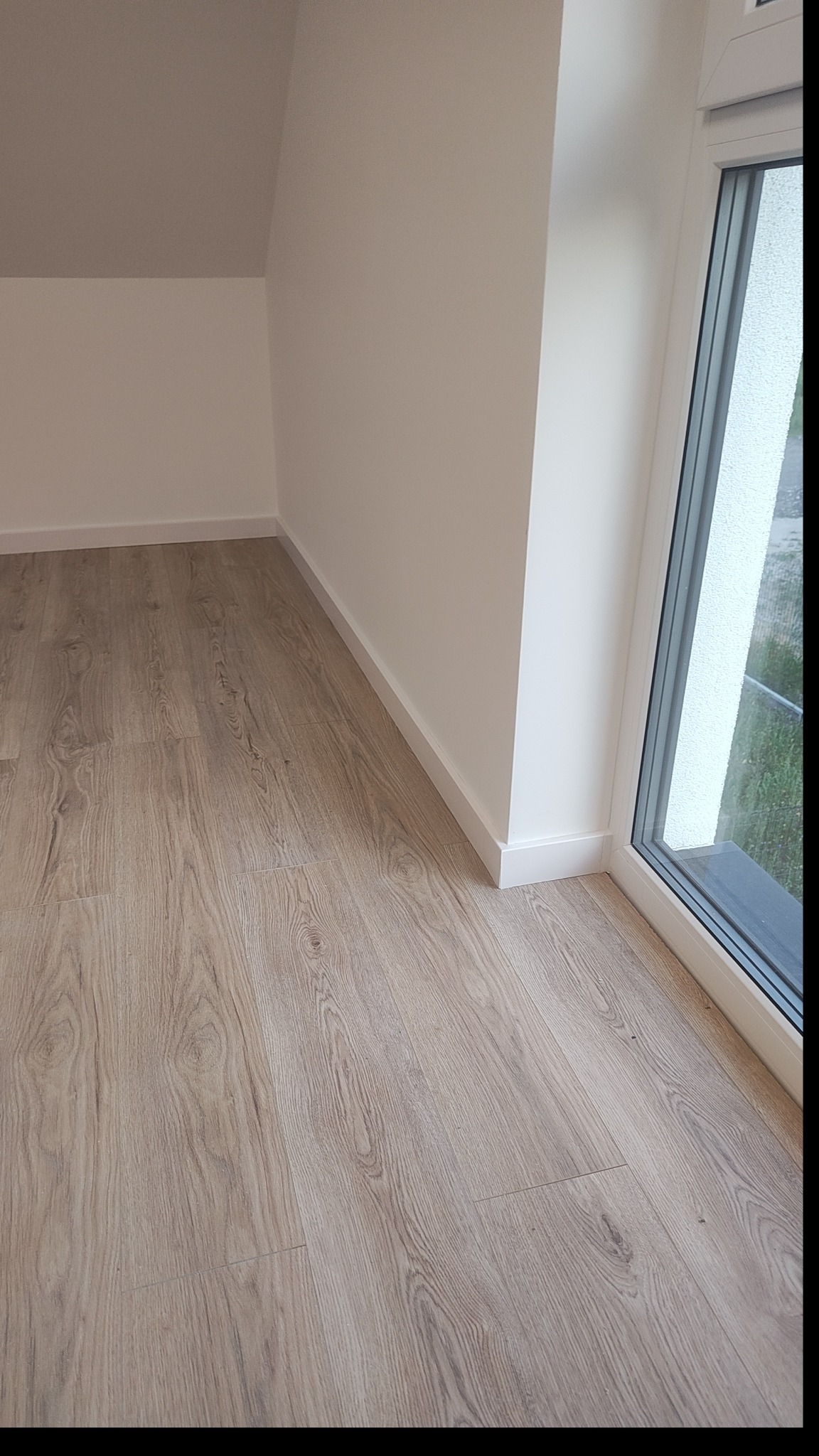 Montaż listew przypodłogowych pcv ciętych na 45st