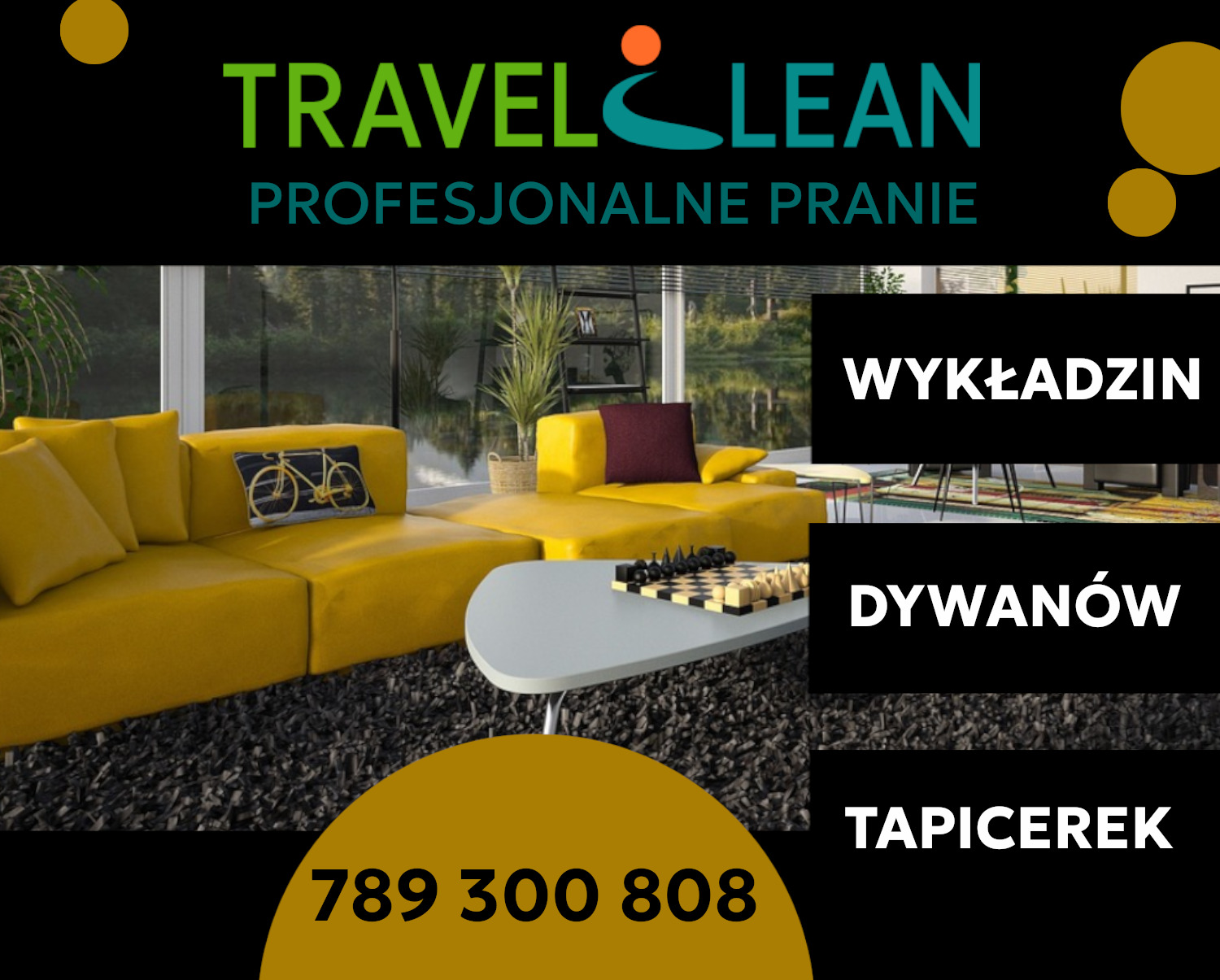 Żółty narożnik z poduszkami i stolikiem do szachów na tle okna z widokiem na jezioro, leżący na ciemnoszarym dywanie. Reklama usług czyszczenia tapicerki, dywanów i wykładzin.