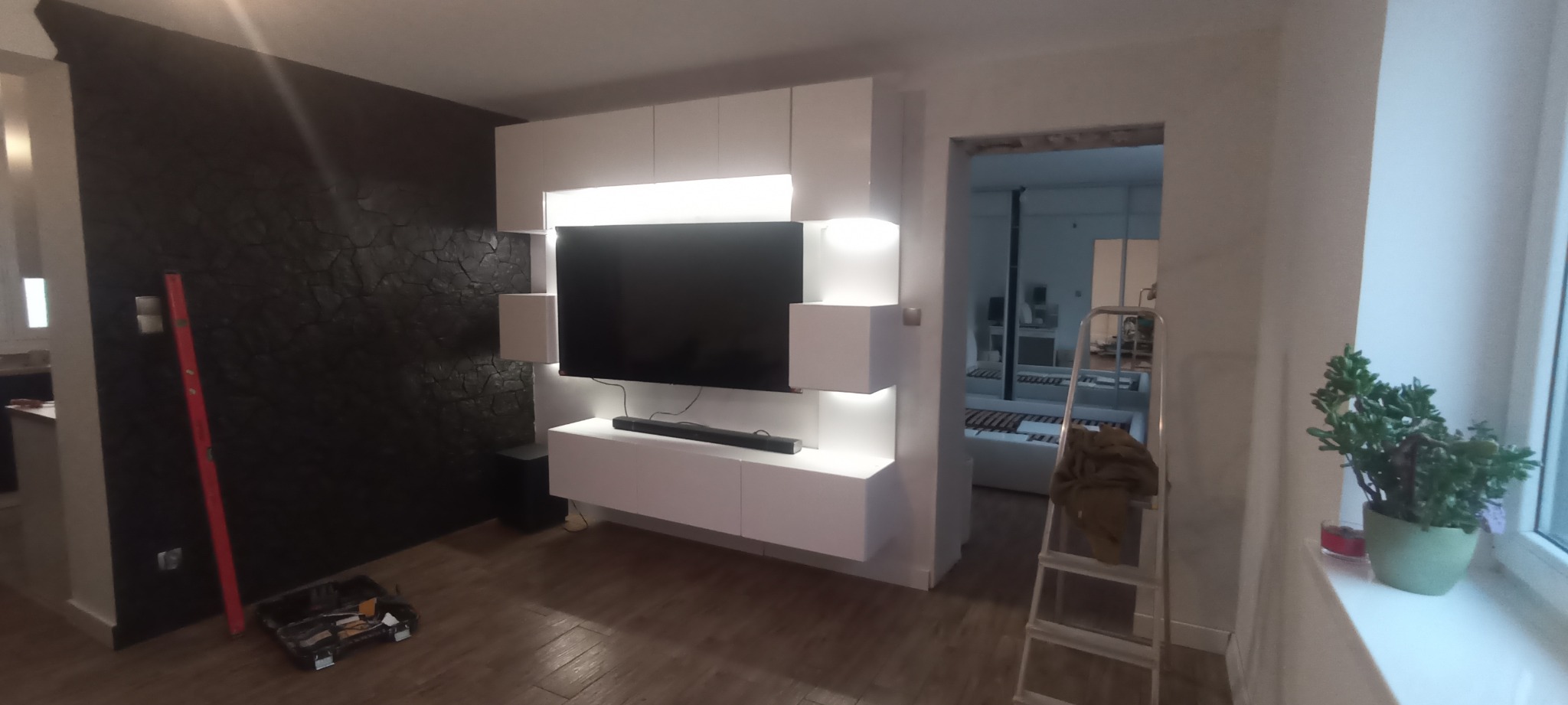 Zabudowa telewizora.