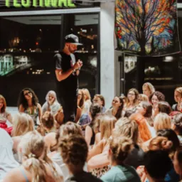 Hipnotyczne show na wesoło - Wabi Sabi Festiwal Warszawa 2023