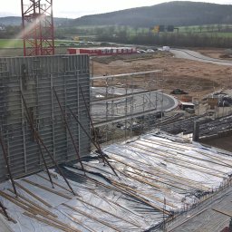 Budowa ścian żelbetowych w Lichtenfels 