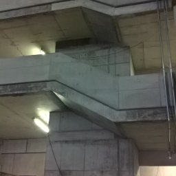 Budowa klatki schodowej i szybu windowego w Poczdam