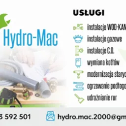Wizytówka firmy Hydro-Mac oferującej usługi instalacyjne: WOD-KAN, gazowe, C.O., wymianę kotłów, modernizację, ogrzewanie podłogowe i udrażnianie rur. Na pierwszym planie rury, złączki i miara...