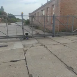 Brama przesuwna przemysłowa automatyczna zdalnie sterowana telefonem