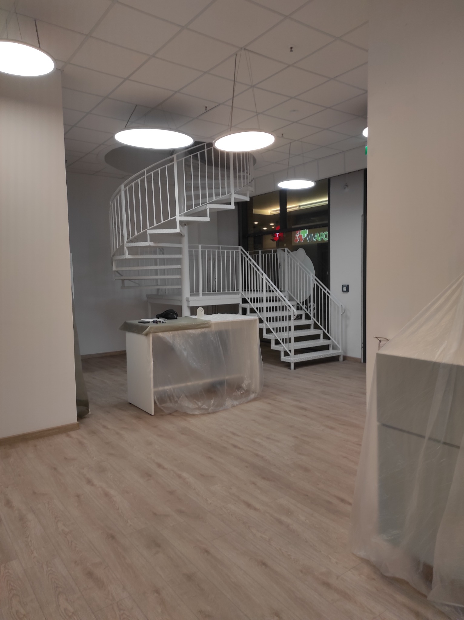 Jedno z moich ulubionych prac schody kręcone lewitujące po montażu.