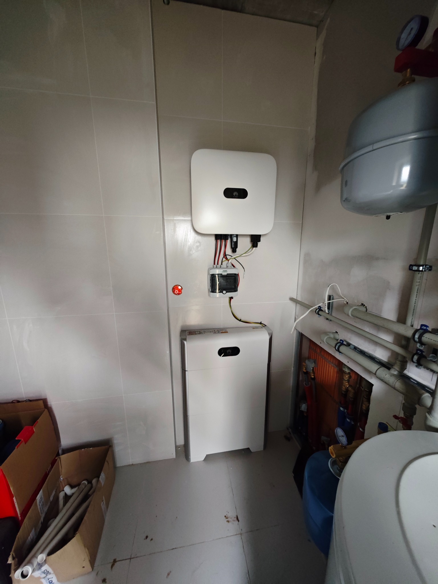 Montaż instalacji 10kWp wraz z magazynem energii Huawei Luna o pojemności 10kWh dla zwiększenia autokonsumpcji