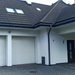 Kompleksowe odnowienie elewacji wraz z myciem podbitki.