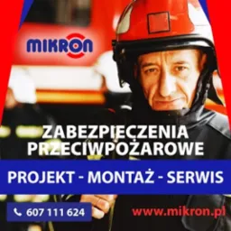 Portret strażaka w hełmie, z logo firmy Mikron i napisem 'Zabezpieczenia Przeciwpożarowe. Projekt - Montaż - Serwis', numerem telefonu i adresem strony internetowej na tle wozu strażackiego.