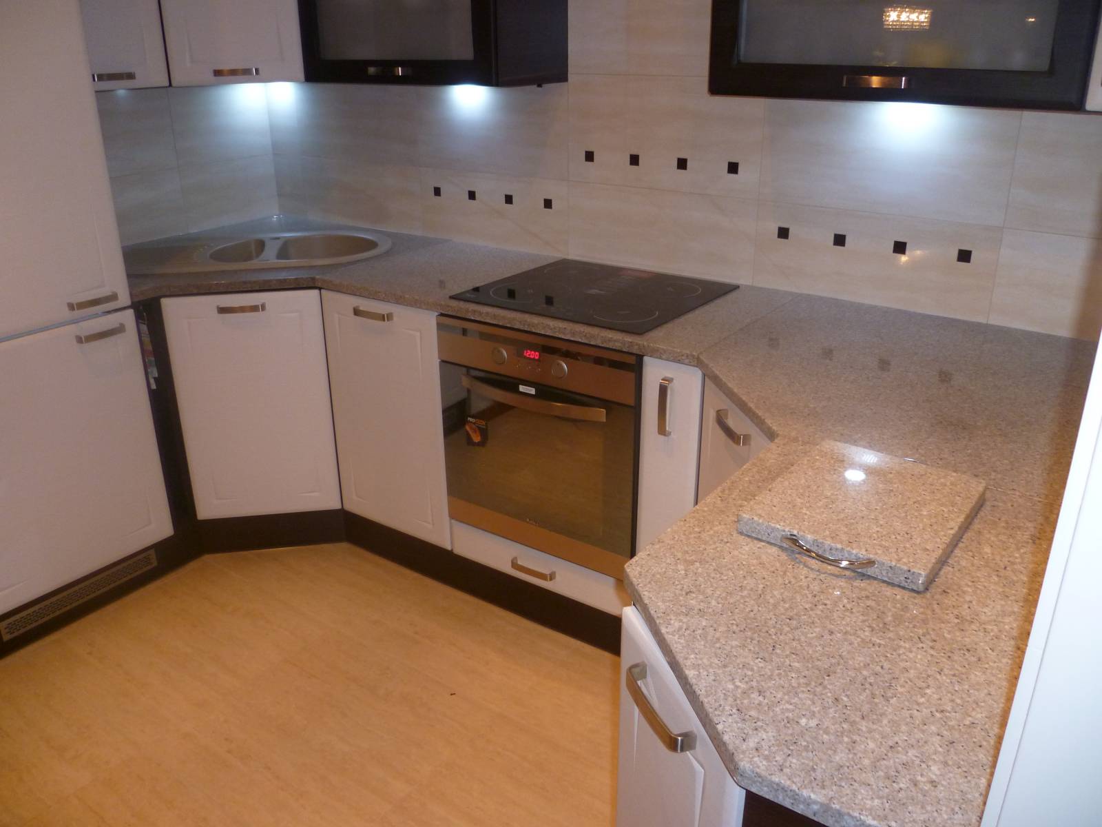 Kamieniarstwo-Nagrobki-Blaty-Posadzki-Parapety-Schody