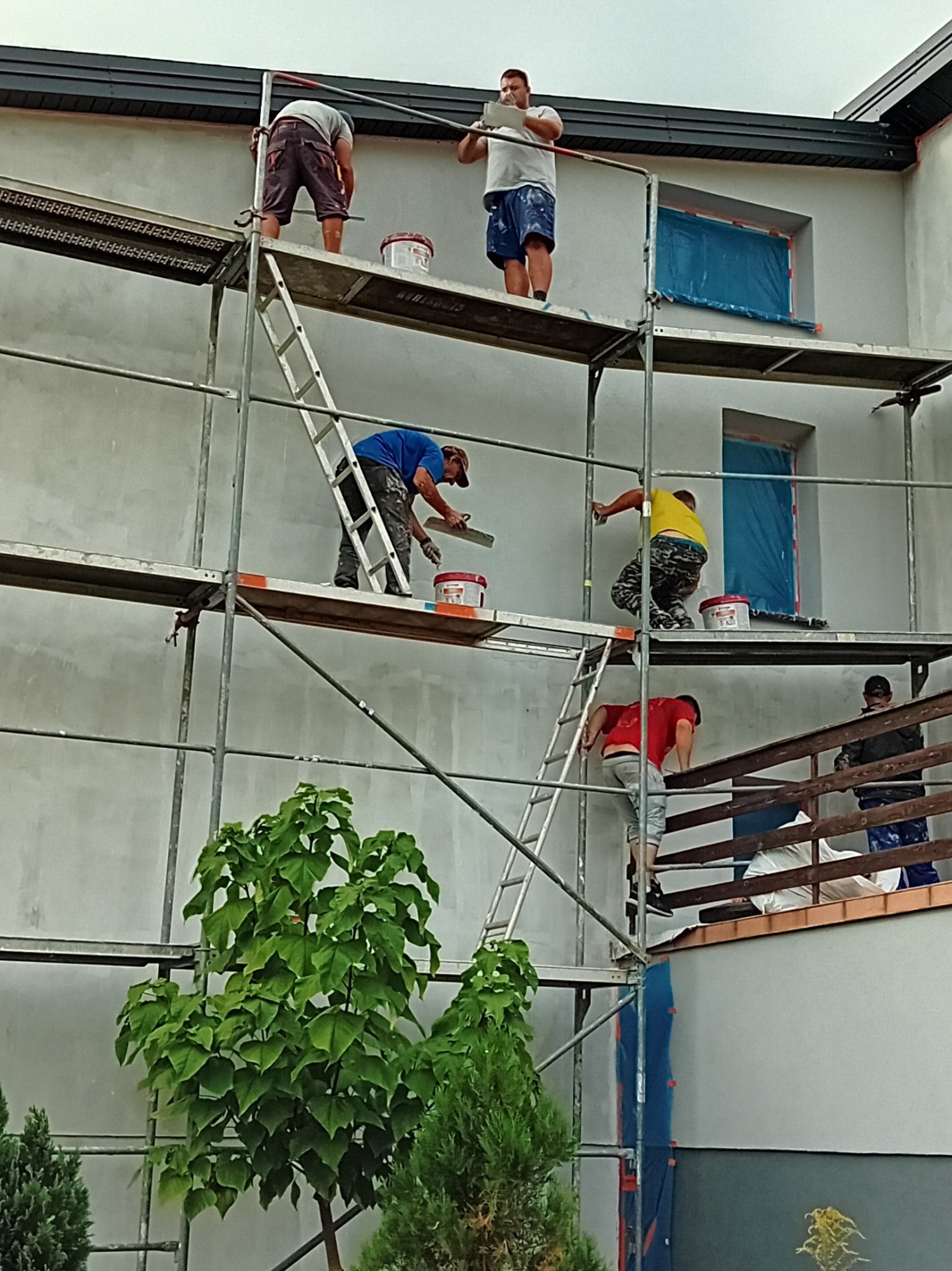 Nakładanie Tynku Sisi firmy Atlas