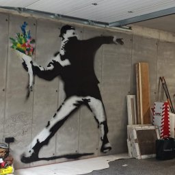 Praca wykonana w garażu.
Technika: szablon