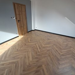 Montaż jodełki i listew przypodłogowych 