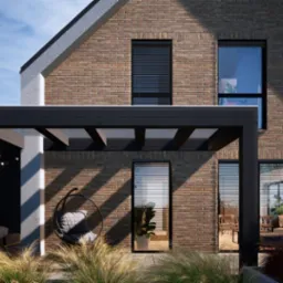 Wizualizacja domu z cegły klinkierowej w Krotoszynie, z pergolą, wiszącym fotelem i starannie zaaranżowanym ogrodem, widok z zewnątrz.