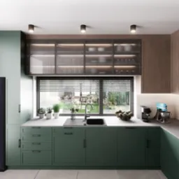 Nowoczesna kuchnia w odcieniach zieleni i drewna, z czarną lod&oacute;wką i oknem z widokiem na ogr&oacute;d. G&oacute;rne szafki z ryflowanymi szklanymi frontami podświetlone LED, na blacie ekspres do kawy i mikser.