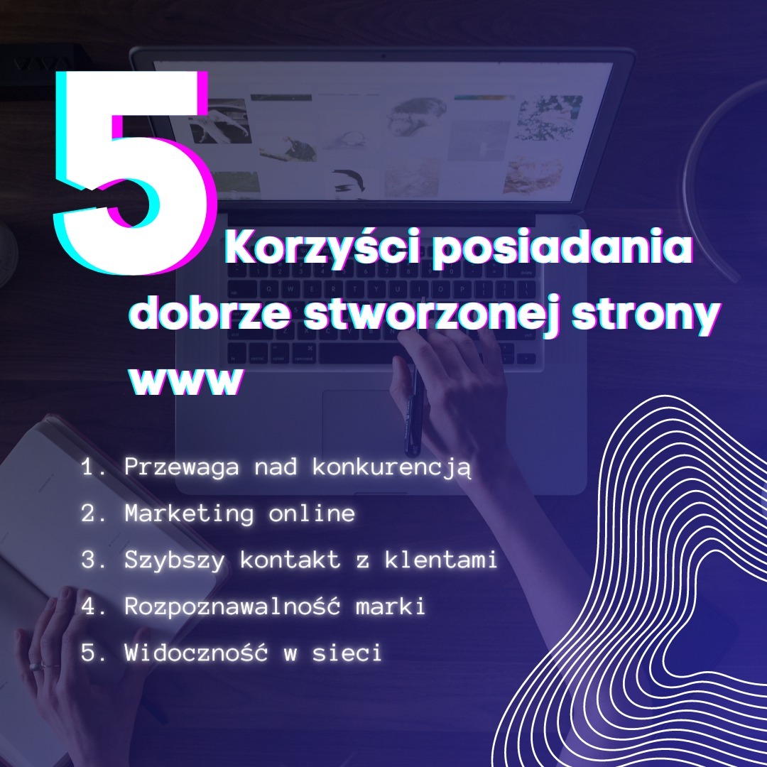 Osoba pracująca na laptopie z wyświetlonymi korzyściami posiadania dobrze stworzonej strony internetowej, obok otwarty notatnik i długopis.