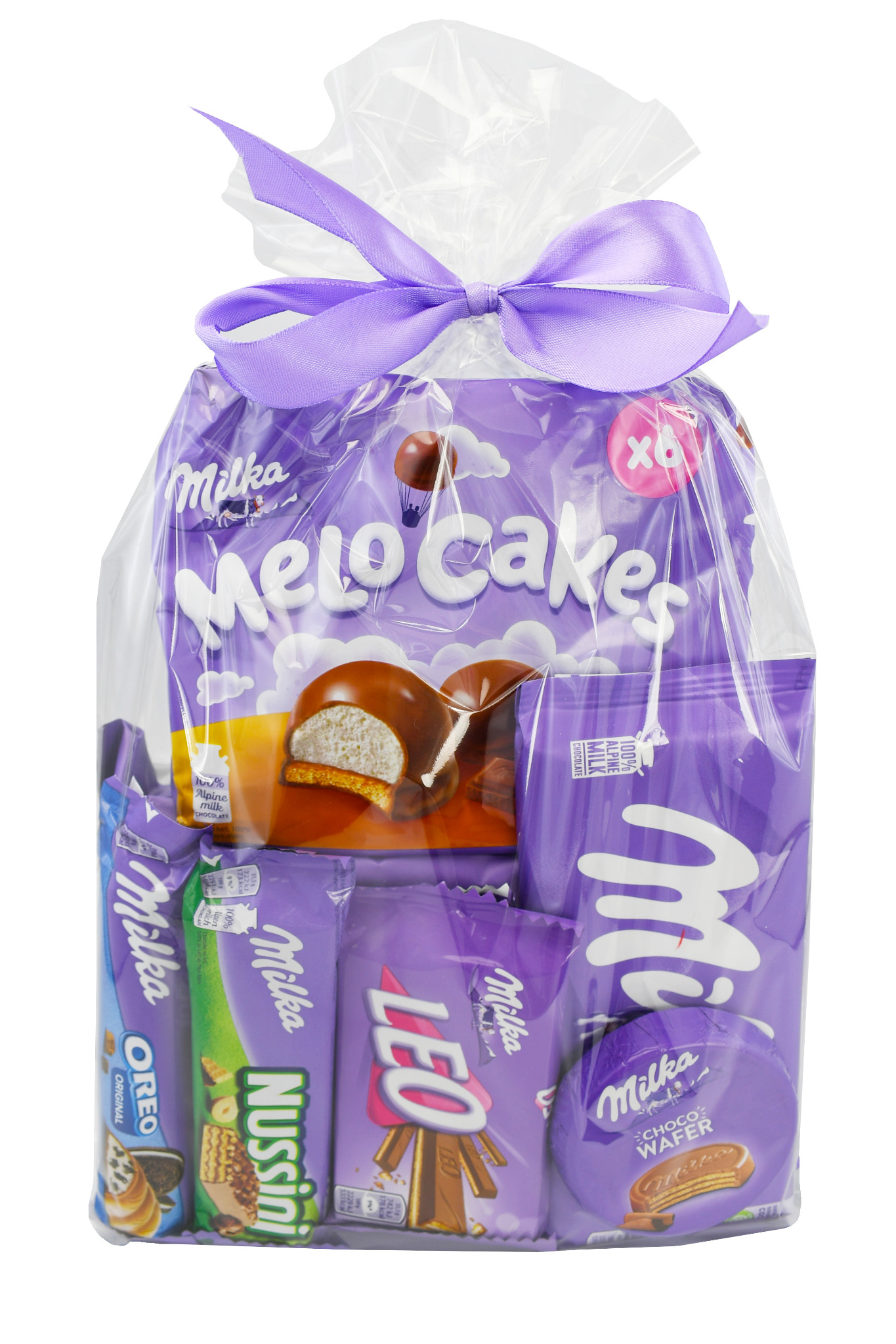 Celofanowy worek z fioletową kokardą, wypełniony słodyczami Milka: Melo Cakes, Oreo, Nussini, Leo i Choco Wafer.