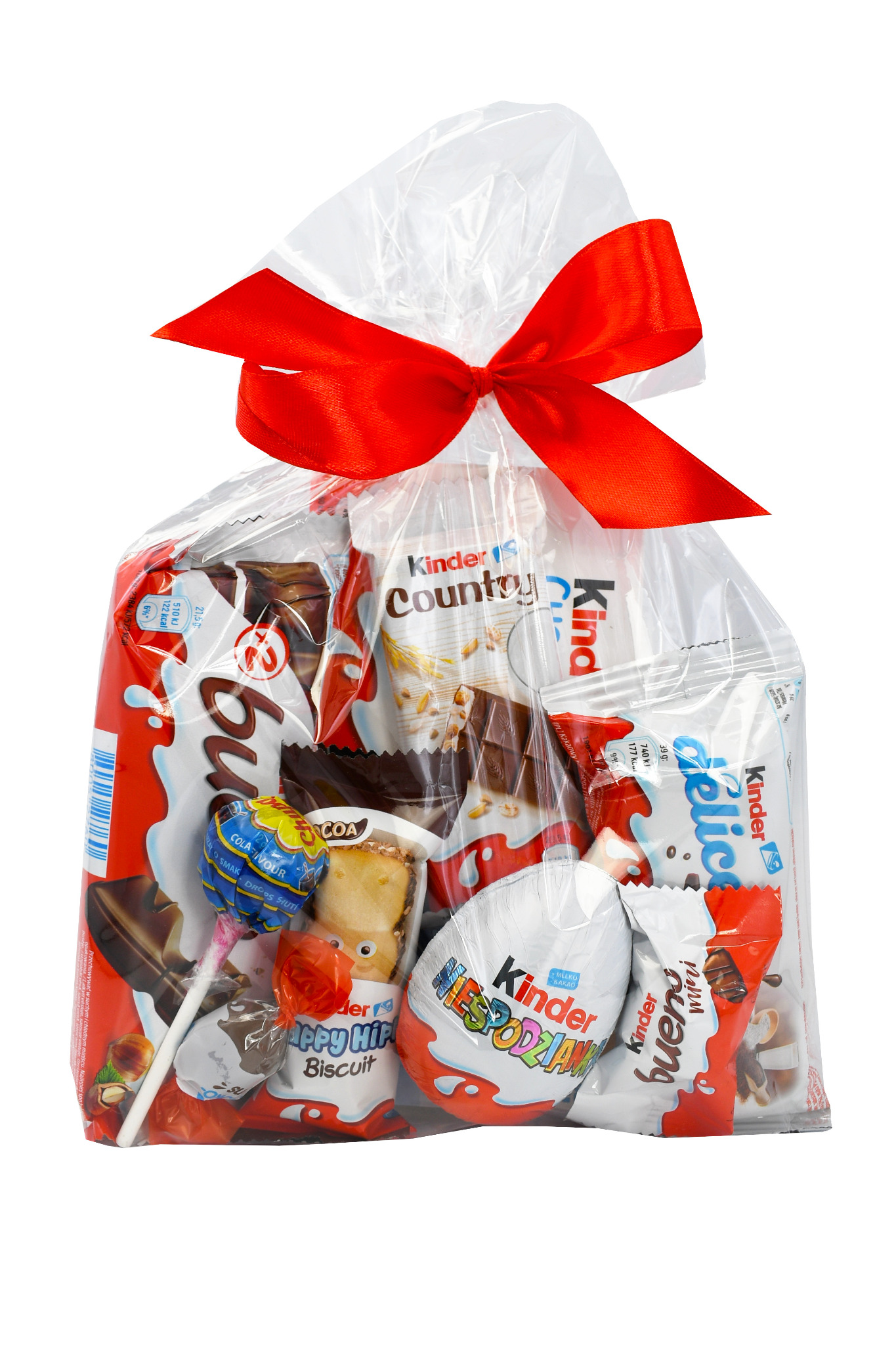 Przezroczysta torebka foliowa wypełniona różnorodnymi słodyczami marki Kinder, zawiązana czerwoną kokardą, widoczne batoniki, jajko niespodzianka, lizak i wafelki.