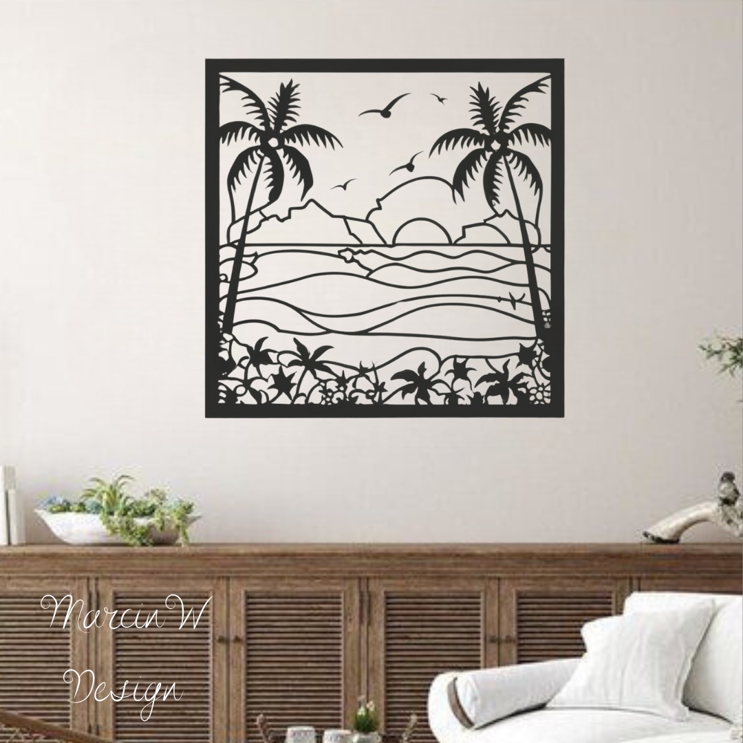 Wycięty laserowo, czarny, kwadratowy panel dekoracyjny z motywem tropikalnej plaży z palmami, falami, górami i zachodzącym słońcem, zawieszony na białej ścianie nad drewnianą komodą w salonie.