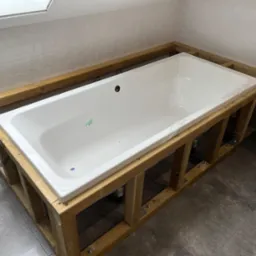 Solidna zabudowa Wanny