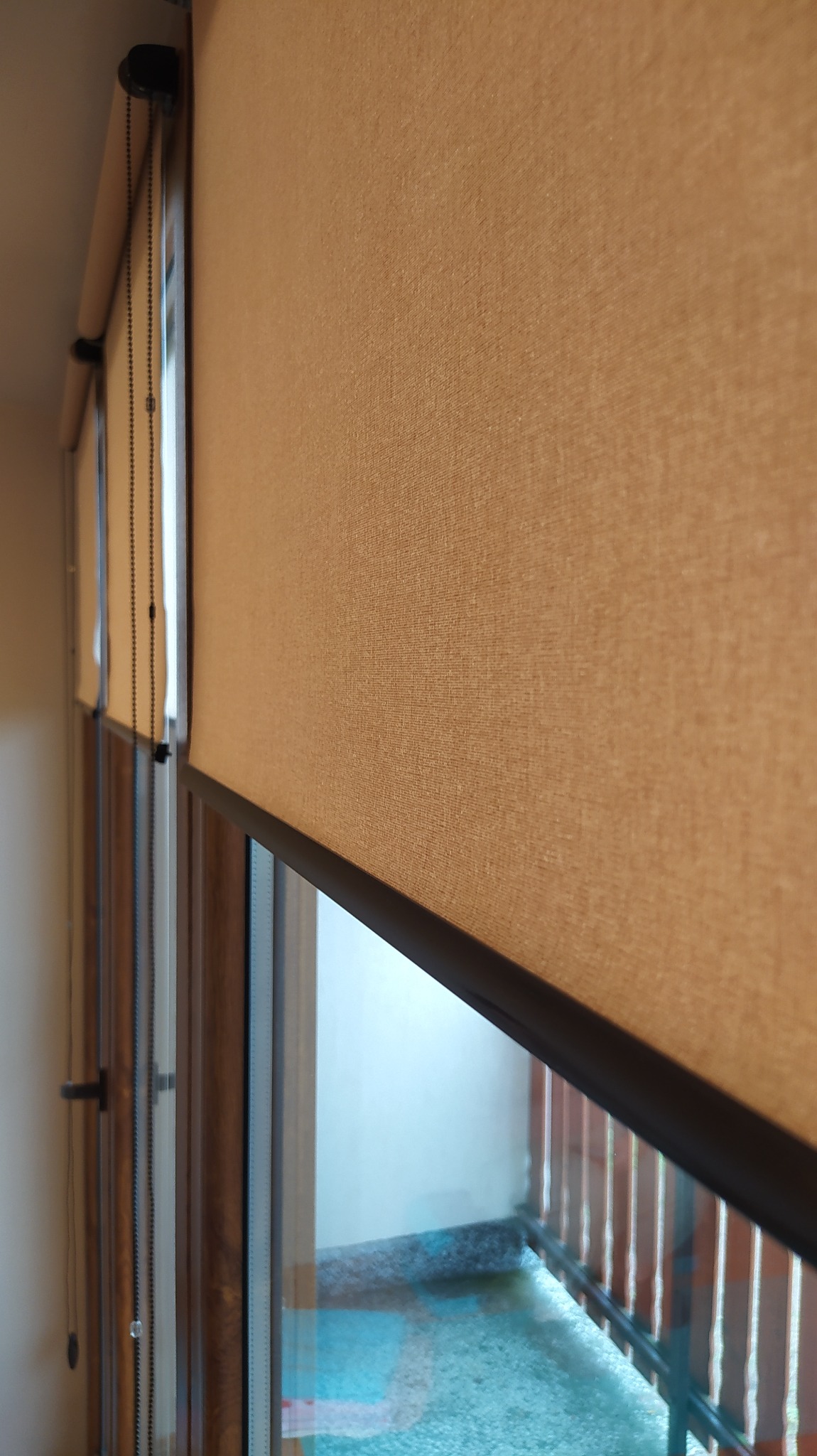 Roleta materiałowa bezinwazyjna