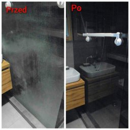 APKA CLEAN SERVICE - Szklana ściana kabiny prysznicowej: po lewej stronie widoczny silny osad i zacieki, po prawej idealnie czysta powierzchnia, z umywalką i akcesoriami w tle.