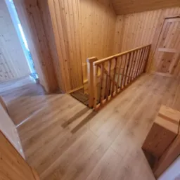 Wykończenie podłogi po montażu ogrzewania na podczerwień.