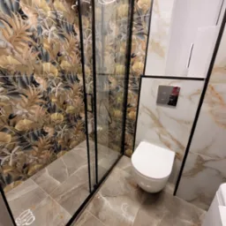 Wykończenie łazienki w bloku.